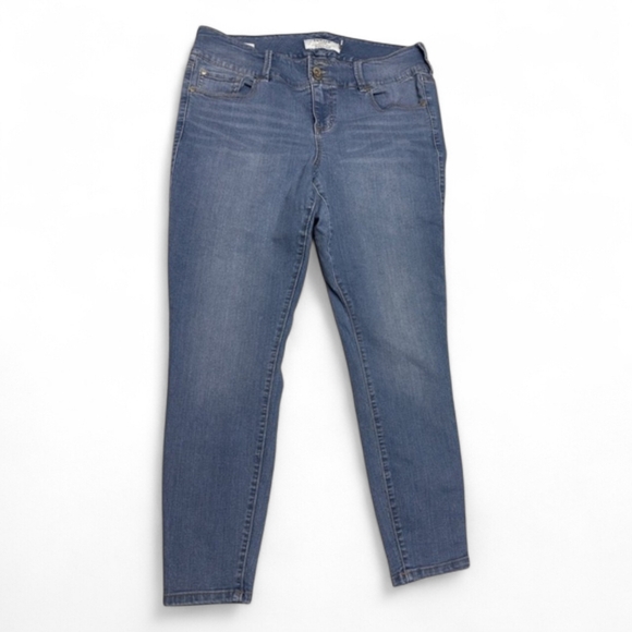 torrid Denim - Torrid Skinny Jeans Size 16R Light Wash Stretch Jegging Mid Rise Denim Womens